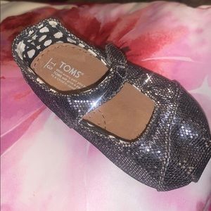 Toms for BABY! T3 baby shoes for her!